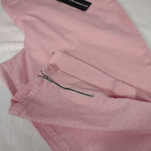NWT Torrid Stiletto Ankle zip PINK LPRD size 24 - Picture 2 of 9